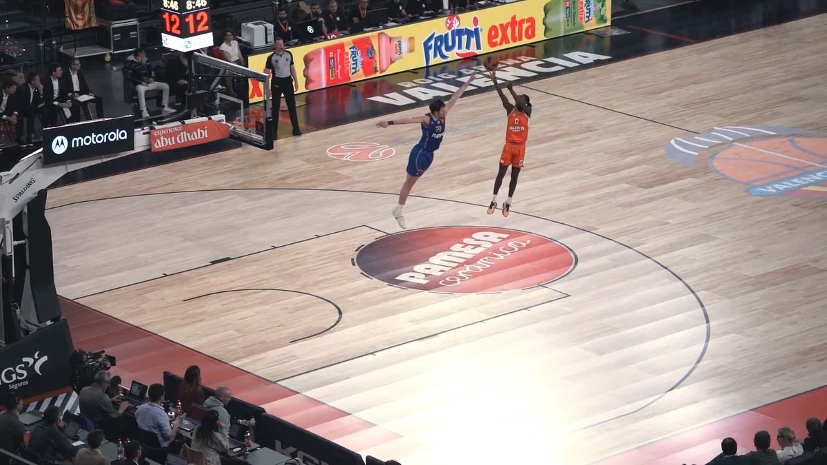 🎥 Valencia Basket Club, innovando y jugando con el vídeo para traer highlights de su último partido. Siempre a favor de compartir estas iniciativas. Y esta está muy bien.