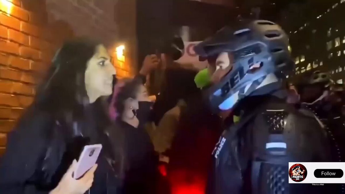 le escupió la cara y él reaccionó