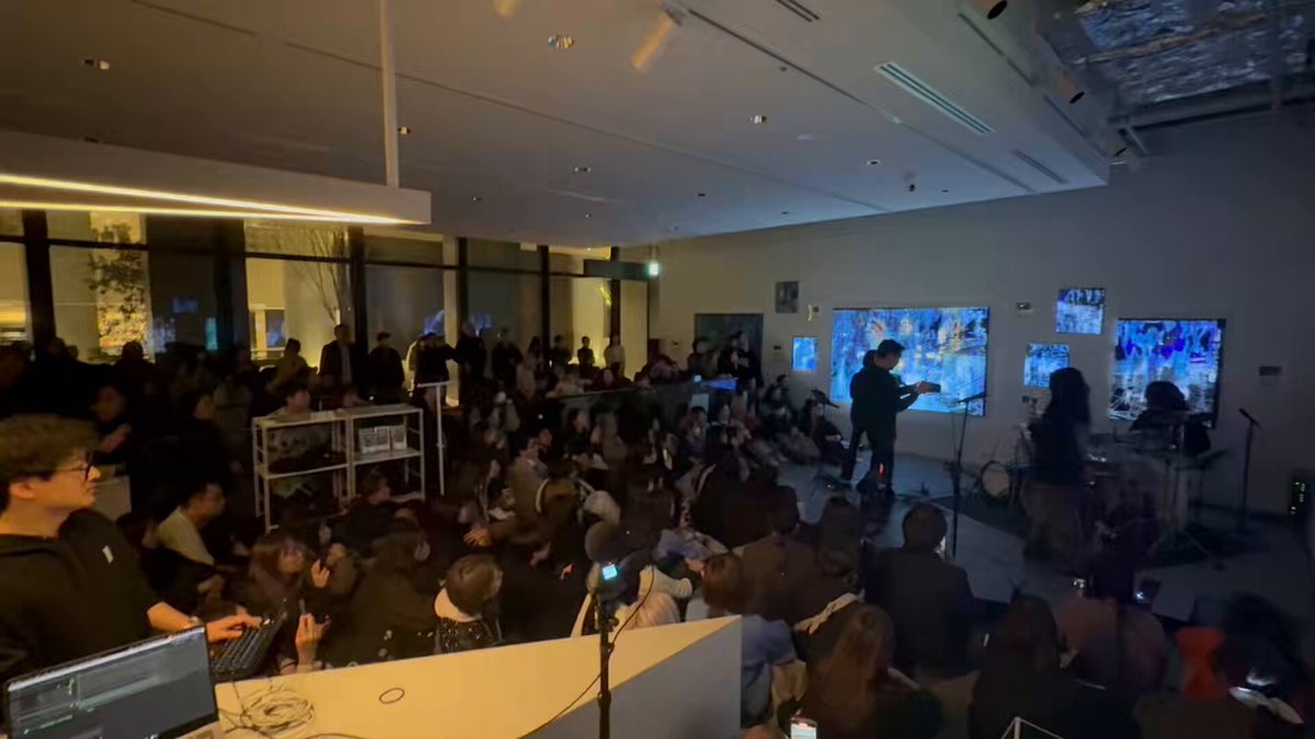 真田将太朗「FOR」レセプション、大盛況ありがとうございました！！！ こういう画家の個展もあっていいのだ 明日初日、作品はほぼ完売ですが3/3までご覧いただけます。みんなありがとう！