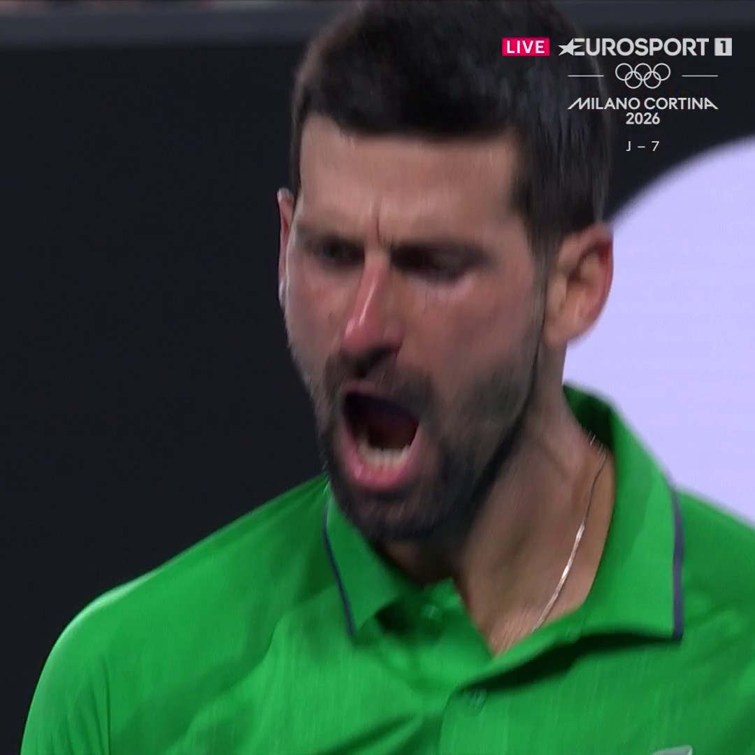 Djokovic fait visiter le court à Sinner ! Superbe rallye et superbe point gagné par le Serbe. Verra-t-on un 5e set ? #AO26 #HomeOfTennis