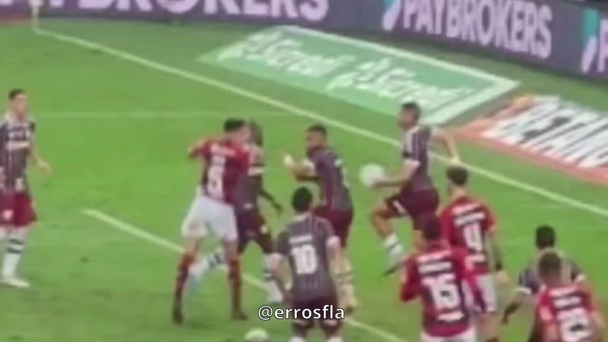 Começou uma narrativa em que os replays do Flamengo aparecem sempre, mas os de outros times não. Reclamamos da falta de replays em lances polêmicos há muito tempo também. Aqui um exemplo: