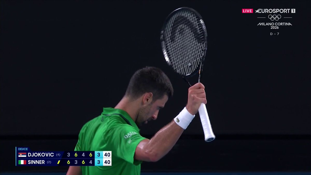 Lo que está haciendo Novak Djokovic no tiene ningún tipo de sentido En mayo cumple 39 años y tiene a Sinner break abajo en el quinto set para meterse en la final del Open de Australia Y hace esta BARBARIDAD.
