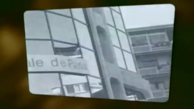 Anna Vissi – "Eleni" Şarkısının Gerçek Hikâyesi 1990’lı yılların başında Trikala’da yaşayan üç yakın arkadaş vardır: Eleni, Zoi ve Christina. Üçü de Akdeniz anemisi hastalığıyla mücadele etmektedir. Aynı zamanda büyük bir hayranlıkla Anna Vissi – Nikos Karvelas ikilisini takip etmektedirler. Ne yazık ki bu üç arkadaştan Eleni, hastalığa yenik düşerek hayatını kaybeder. Eleni’nin vefatından sonra, hayatta kalan iki arkadaşı Zoi ve Christina, Anna Vissi’ye ulaşarak Eleni adına bir şarkı yazılmasını isterler. Bu isteği duyan Nikos Karvelas, çok kısa bir süre içinde “Eleni” adlı şarkıyı yazar. Anna Vissi’nin bu şarkıyı seslendirmesiyle birlikte Eleni, sadece bir isim olmaktan çıkar; Yunan müziğinde acı, kayıp ve sessiz bir hüzün sembolüne dönüşür.