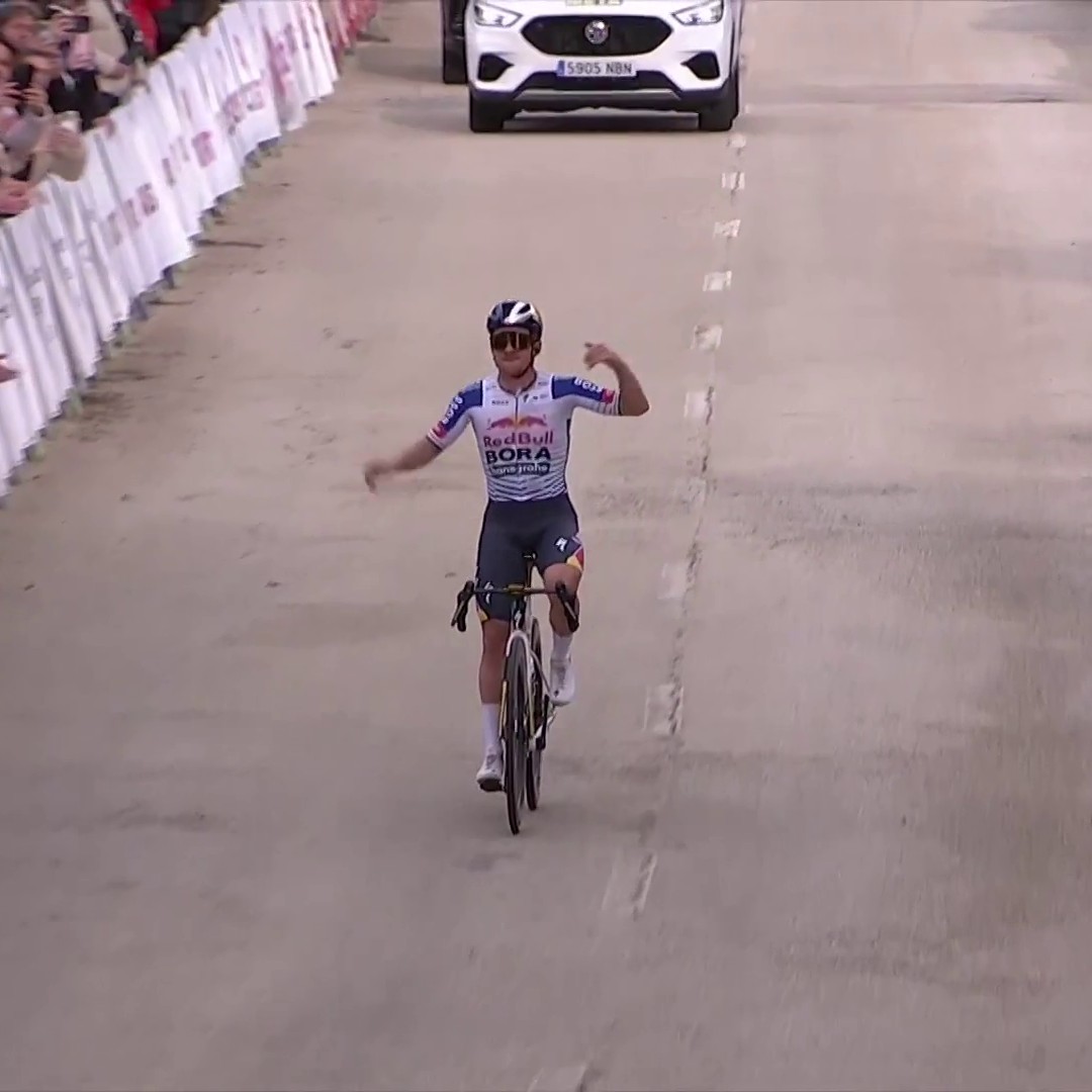 Statement. Made. 😮‍💨 The perfect start for Remco Evenepoel as he wins his second race in as many days for Red Bull-Bora-hansgrohe.
