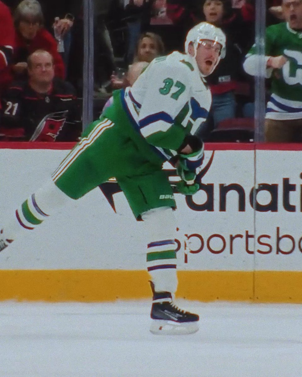 The Whalers jerseys brought some magic last night. 🐳 The Carolina Hurricanes became the third team in NHL history to win in regulation after trailing by two goals in the final two minutes. 🤯