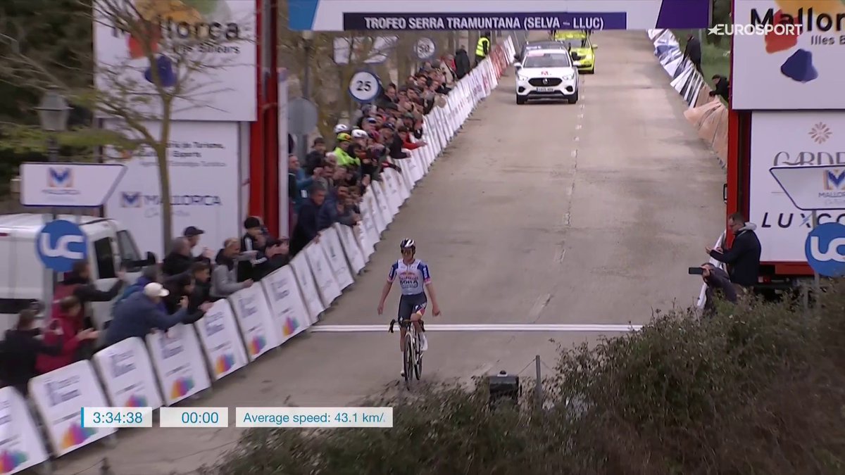 🎩🇧🇪 HAY UN 𝐏𝐈𝐓𝐁𝐔𝐋𝐋 SUELTO POR MALLORCA Remco Evenepoel logra su primera victoria individual con Red Bull-BORA tras un ataque en bajada a 50 kilómetros de meta en lo que es un inicio soñado 🚴 Lo has visto en Eurosport y HBO Max España. #challengemallorca