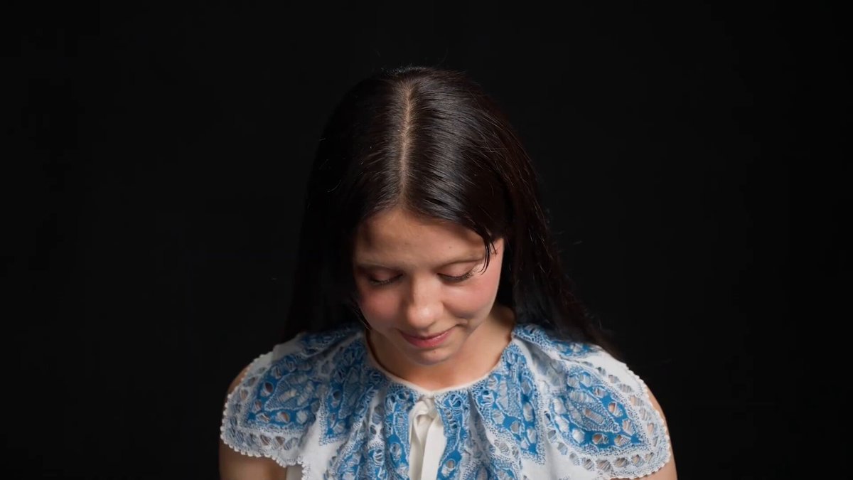 mia goth singing “manchild” in the most passionate, unhinged, heart-on-her-sleeve way… by her favorite singer, sabrina carpenter.
