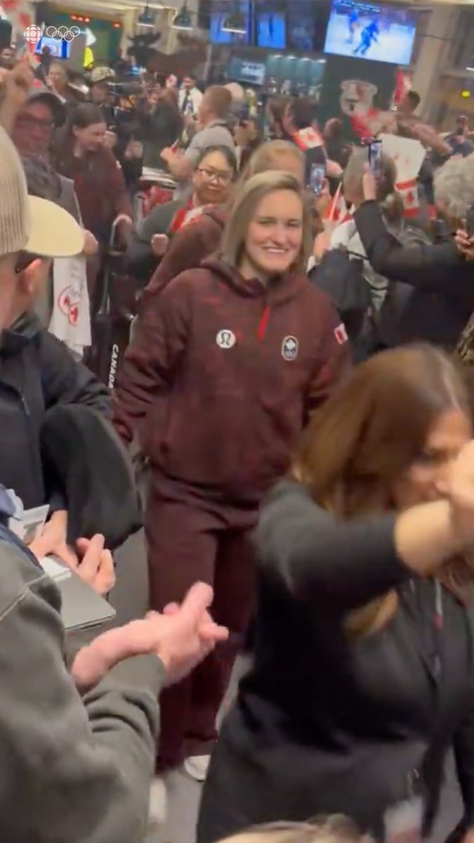 Theyโre off! @hockeycanada โs womenโs hockey team for #MilanoCortina2026 is making their way to the Games๐จ๐ฆ๐