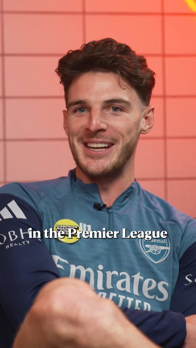 "He FaceTimed me the other day with his school uniform on" 😅 Declan Rice can't get his head around how comfortable Max Dowman is with the Arsenal first team already.