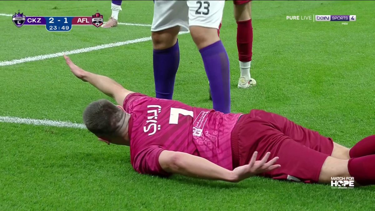 La simulation de Franck Ribéry... en plein match de charité. 🤣💀