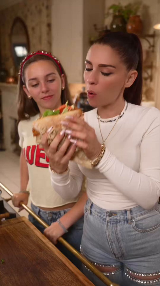 In honor of the upcoming Italian Winter Olympics here’s our DAJE (Let’s go) iconic panino 🏆