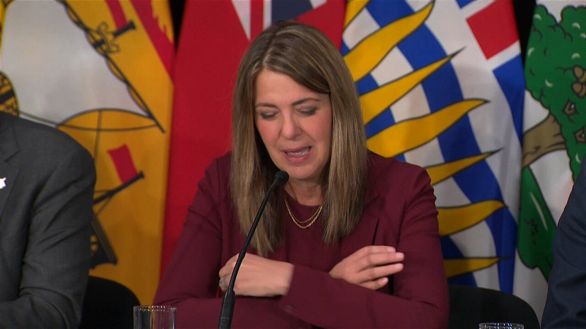 This clip could be really telling on where UCP MLAs stand on separation... It appears the premier was about to say "entire" caucus but edited that word out. Polls suggest 40% of UCP voters want to leave Canada and Jeff Rath alleges some of Smith's MLAs have signed the petition.