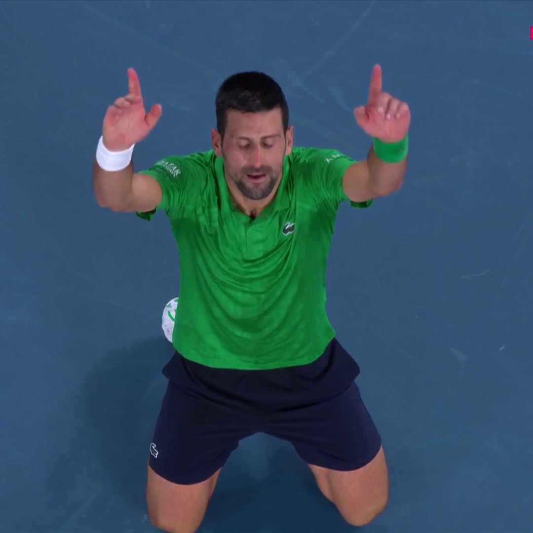 🇦🇺🇷🇸 EN IMAGES | À 38 ans, Novak Djokovic s’est qualifié pour la finale de l’Open d’Australie en dominant l’Italien Jannik Sinner en cinq sets (3-6, 6-3, 4-6, 6-4, 6-4). Le Serbe tentera dimanche de décrocher un 25e titre du Grand Chelem ! 👏