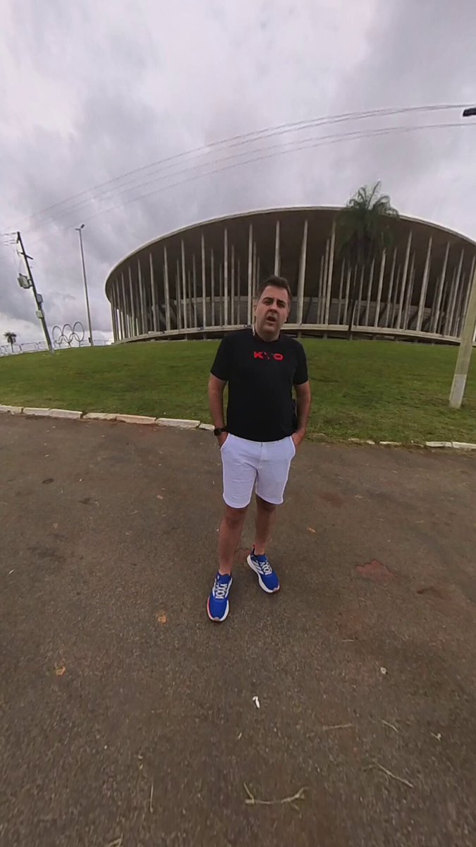 CHOVEUUUUU PRA CARA...!! Mas mostro pra vcs o Estádio Mané Garrincha. É muito bonito. Vem comigo e a KTO Brasil