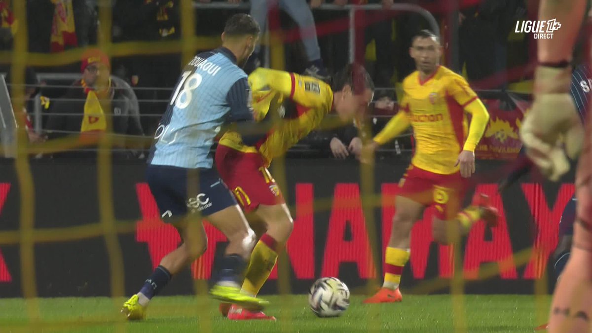 𝗧𝗛𝗔𝗨𝗩𝗜𝗡 𝗥𝗘́𝗚𝗔𝗟𝗘 ! Contact dans la surface lors de ce festival, penalty ou pas ? #RCLHAC