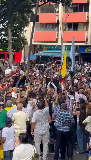Nuestro Tigre Abelardo De La Espriella llegando a Palmira. 🐅 Colombia 🇨🇴 tenemos presidente