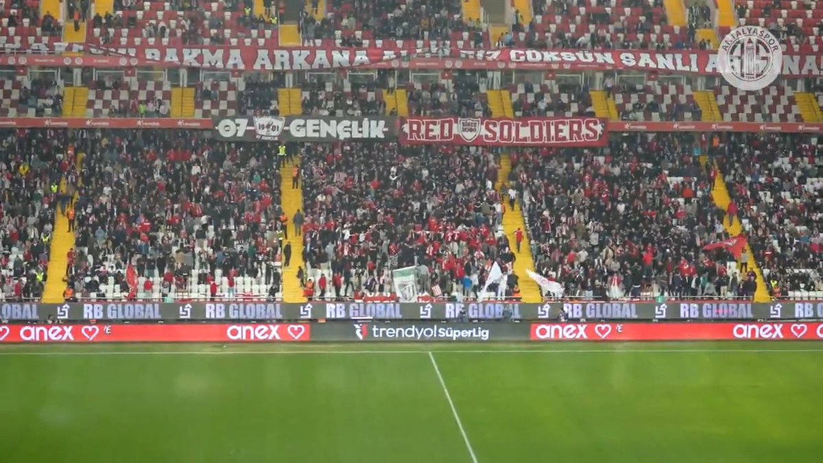 ❤️🤍 Trabzonspor karşısında takımımızla birlikte yüreğini ortaya koyan büyük taraftarımıza sonsuz teşekkürlerimizle. #HesapcomAntalyaspor #SevdamızAntalyaspor