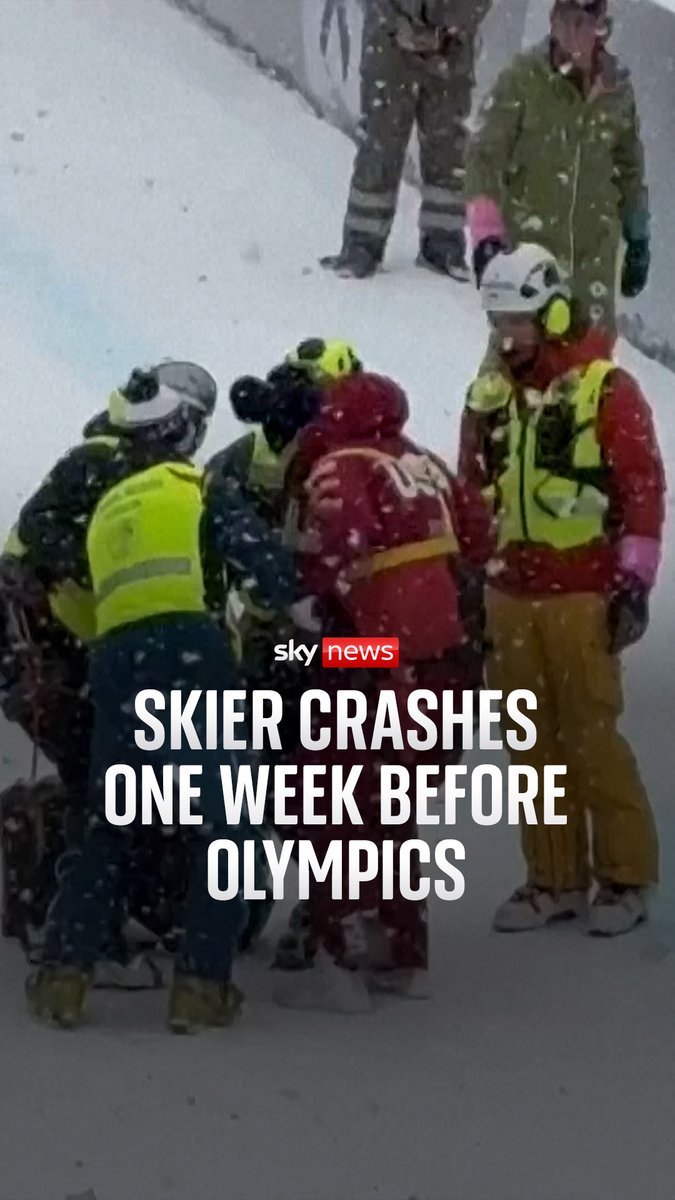 Skier Lindsey Vonn crashed during her final downhill race, one week before the Winter Olympics will begin.