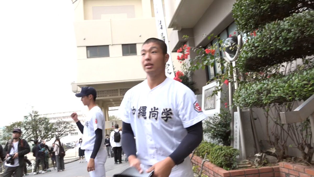 修学旅行から昨日帰った沖縄尚学 センバツ決定！末吉投手「早く野球したい」 甲子園“夏春”連覇へ 【フル動画】はコチラ↓↓↓ #高校野球 #沖尚 #選抜
