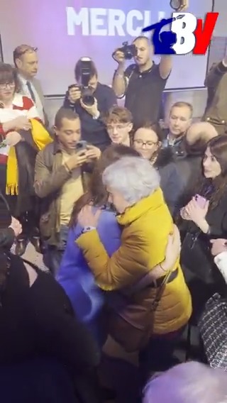 Échanges entre Sarah Knafo et une sympathisante à l’issue de l’évènement BV.