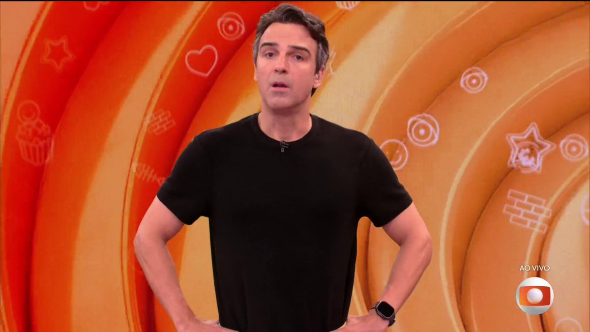 🚨 Paulo Augusto está desclassificado do #BBB26 por descumprir uma das regras do programa! Você confere o VAR do que ocasionou a desclassificação do brother no programa de hoje, depois de ‘Três Graças’! #RedeBBB