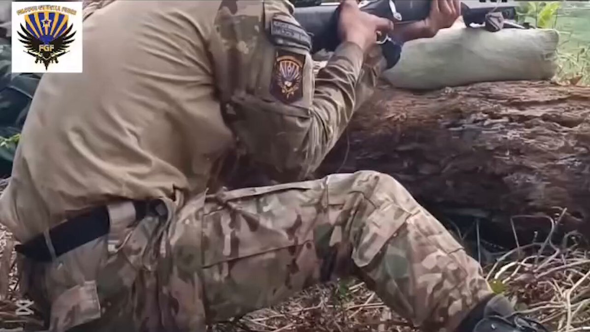 Myanmar 🇲🇲: footage of PDF resistance snipers monitoring military movements across the Sittaung River bridge in the Pyu township of the Bago region. According to resistance source the snipers managed to take out at least 2 junta soldiers