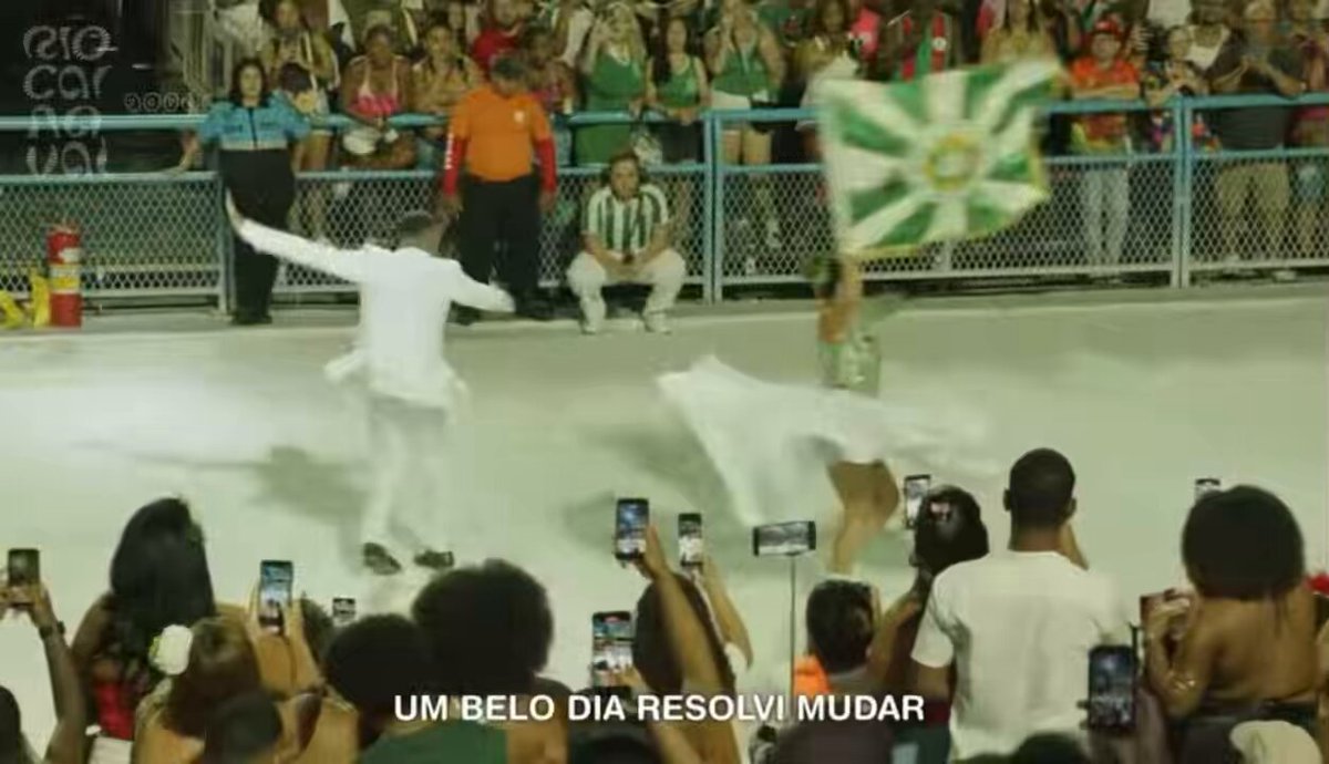 🎸 Diogo Jesus e Bruna Santos, casal de mestre-sala e porta-bandeira da Mocidade Independente de Padre Miguel, apresentam-se na Sapucaí.