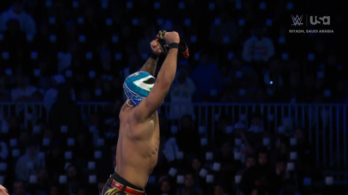 .Axiom got his mask back! 🙌