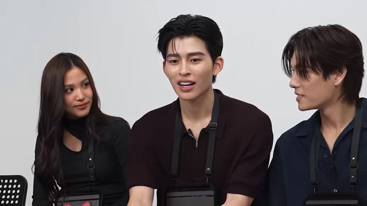รอบ 3 อยู่ๆปอนด์ข้ามพี่เหว่งเพราะคิดว่าตายแล้วกลายเป็นลัดคิวโดนปรับตายเลย จะบ้า 555555555 ละพี่เหว่งบอกให้อยู่กับปัจจุบันอย่าจิตปรุงแต่งปอนด์มานพูดว่า “อย่าตุงแป่ง” พี่เหว่งบอก “ไอ่เหี่ยธีร์คุยไม่รู้เรื่องเลย” ฉันขำเกือบตาย 555555555555555555555555 #คำต้องเชื่อมxMeAndTheeSeries