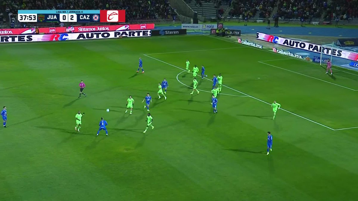 QUÉ GOL DE CRUZ AZUL El pase de Paradela lo es todo; picadita sublime, exquisita, perfecta al espacio para que Omar Campos centre, en el área "asistencia" de Toro Fernández para remate de Rotondi. Lo maravilloso y mágico fue lo de Paradela... 😮💨🤌🏼