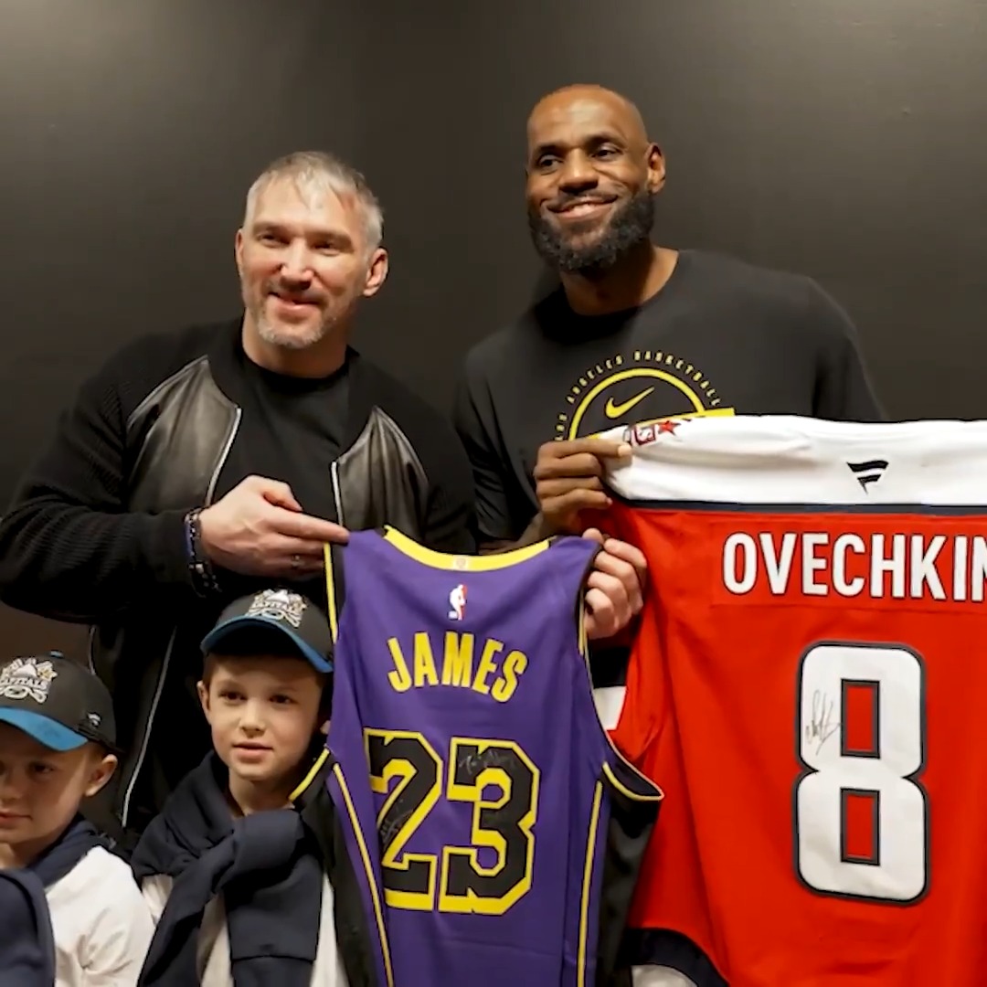 The #Gr8 brought a crew for King James 👑 #ALLCAPS x #LakeShow