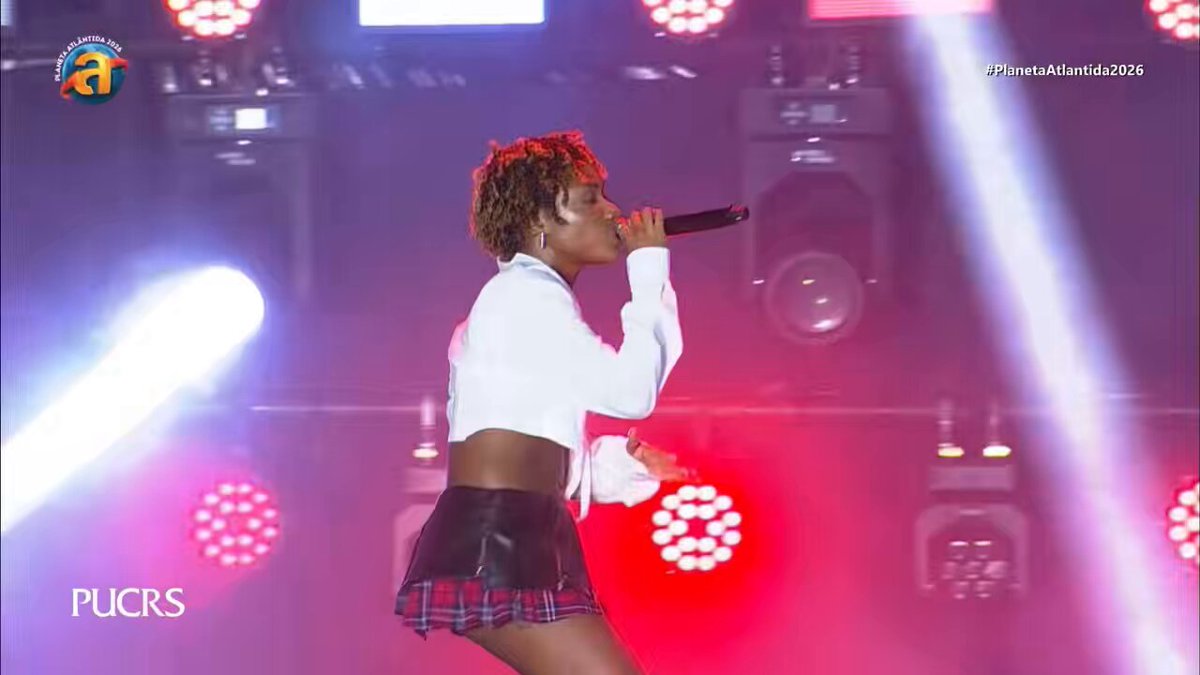 GOSTOSA! Ebony performando “Espero Que Vocês Entendam” no Planeta Atlântida.
