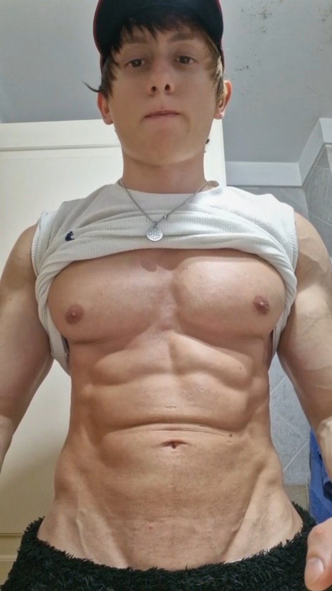 🇪🇸 Soltero y disponible 💪🏻🙈 Alguien quiere un musculoso? 👀 🇺🇸 Single and available 💪🏻🙈 Anyone into muscular guys? 👀