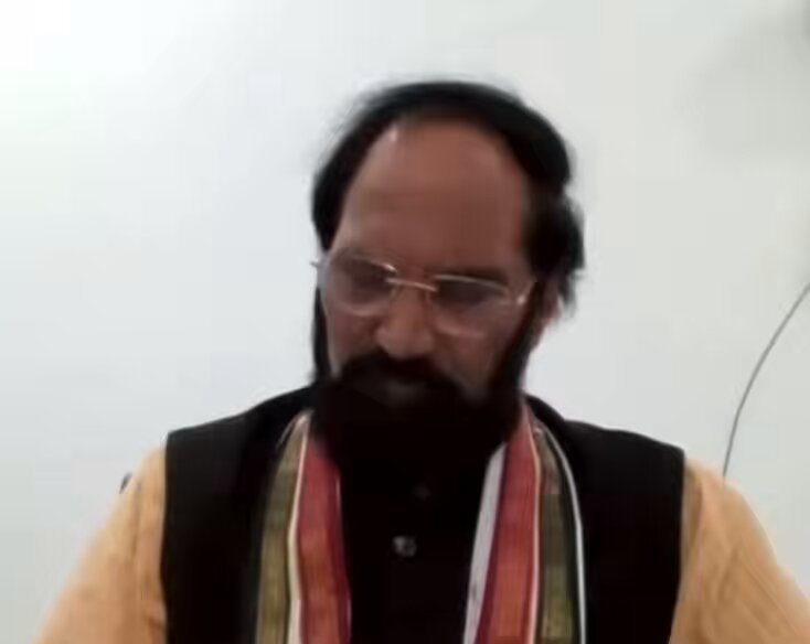 గత బీఆరెస్ హయాంలో ప్రాజెక్టులు అన్నీ కూలిపోయాయి, ఒక్క ఎకరాకు కూడా నీళ్లు ఇవ్వలేదు అని అంటున్నారు కదా.. మరి మీరు అధికారంలోకి వచ్చిన ఈ రెండేళ్లలో ఎన్ని ప్రాజెక్టులు పూర్తి చేశారు, ఎన్ని ఎకరాలకు నీళ్లు ఇచ్చారు? అని ఎన్టీవీ సీనియర్ జర్నలిస్ట్ DONTHU RAMESH అడిగిన ప్రశ్నకు మంత్రి గారి సమాధానం: అన్ని వివరాలు వెల్లడిస్తాం.. నేను ఊర్లో ఉన్నా వచ్చాకా గాంధీ భవన్ లో కానీ, సచివాలయంలో గానీ ప్రెస్ మీట్ పెడతాను…!