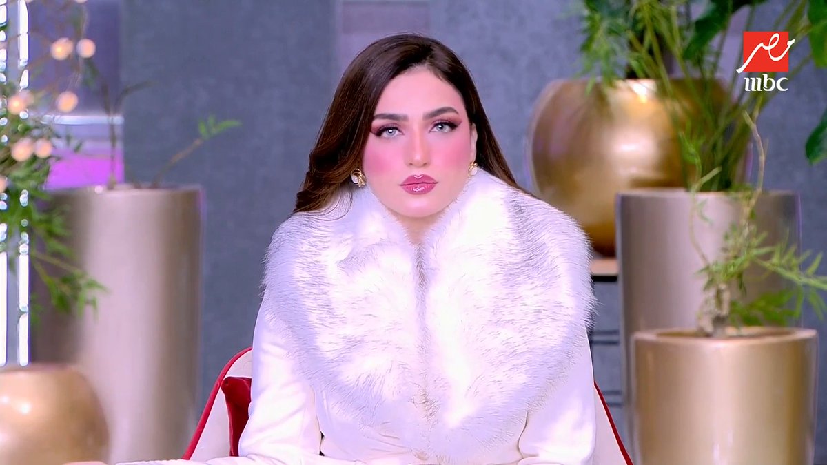 ياسمين عز : ماسمعش واحدة ست تقول لجوزها قوم استحمى.. الزوجة الأصيلة اللي بتحب جوزها تقوم تستحمى بداله.. وتخليه هو متدفي !! روحى يا شيخه ربنا يوعدك بواحد مش بيستحمى وتستحمى انتى بداله 😃😃