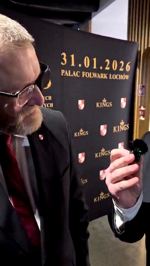 "Kolejne pokolenie żydokomuny na łamach mediów gadzinowych, mainstreamowych, mediów eurokołchozowych domaga się mojego odejścia!" - p. Grzegorz Braun Ja tymczasem pozdrawiam z Kongresu "KINGS". Nie damy się zatrzymać!