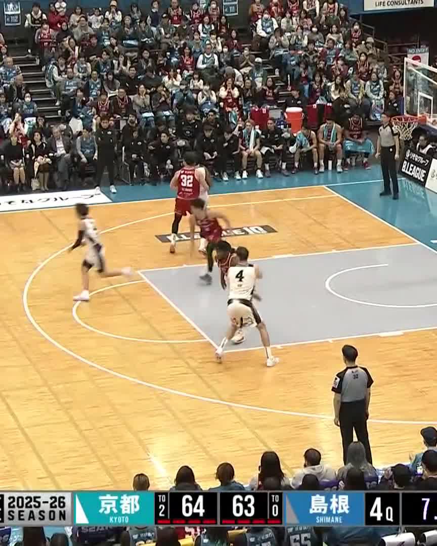 勝負どころでビッグプレー🔥🔥🔥 ナイスコンビプレー👬 #ニック・ケイ #納見悠仁 📡配信中🏀 #島根スサノオマジック