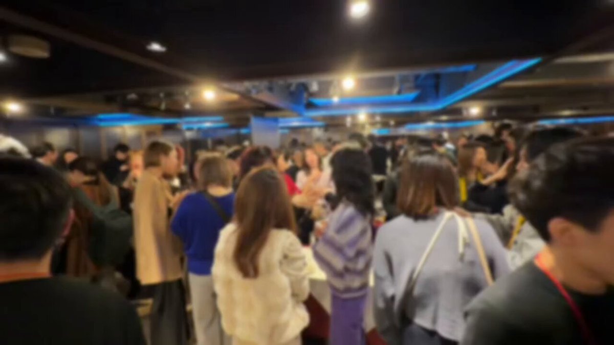 新入生オフ会です！ 200名の受講生がお越しいただいてます。 既存の受講生が多いと、1回目のオフ会からお越しいただきにくいと思って、普段のオフ会とは別に新入生のみの懇親会を実施しました！かなり好評です☺️ おさるグッズ人気でございます🐵