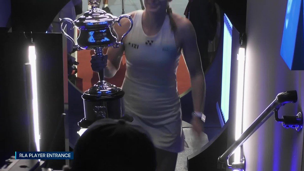 A champions exit 🚶♀️ Elena Rybakina leaves Rod Laver Arena with the trophy 🤩 #AO26