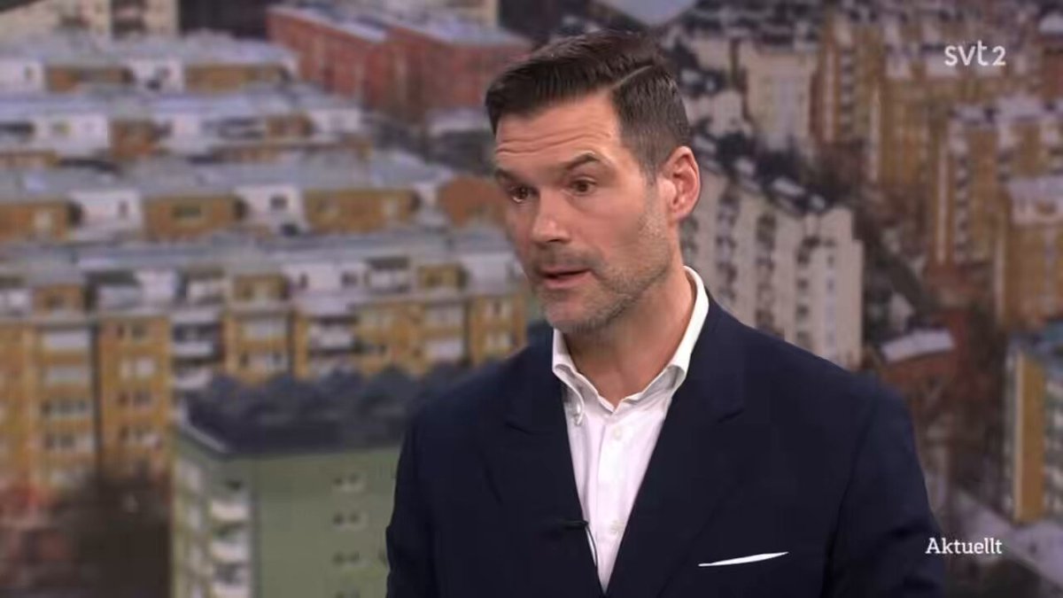 Socialdemokraterna vill samarbeta med V och MP som vill öka invandringen till Sverige igen och tror sig kunna lösa problemen de själva skapat genom att tvångsblanda befolkningen, precis som S redan påbörjat där de styr lokalt. Gör dig själv en tjänst och håll S borta från makten.