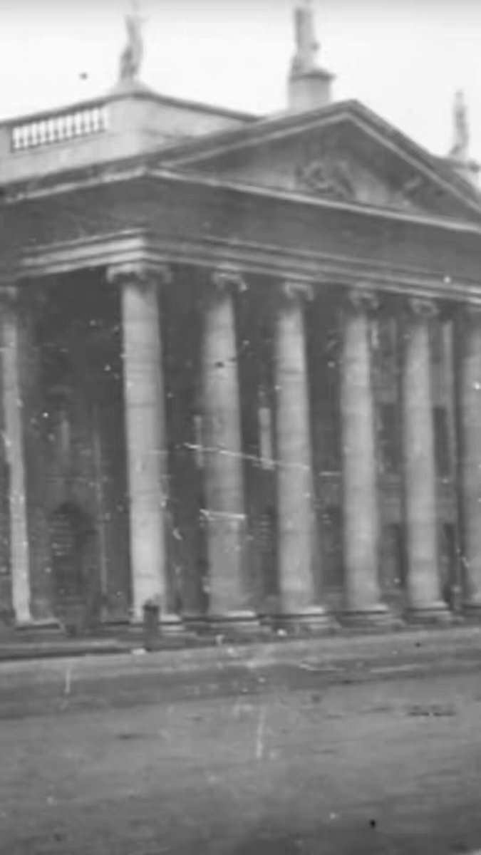 🇮🇪 We continue the fight back against Fianna Fáil and Fine Gael’s shameful plan to turn the GPO into shops and offices. This is sacred ground - the birthplace of the Irish Republic, the heartbeat of the Easter Rising, a monument to our country’s struggle for freedom. Hands off Ireland’s proud rebel history! Hands off the GPO!