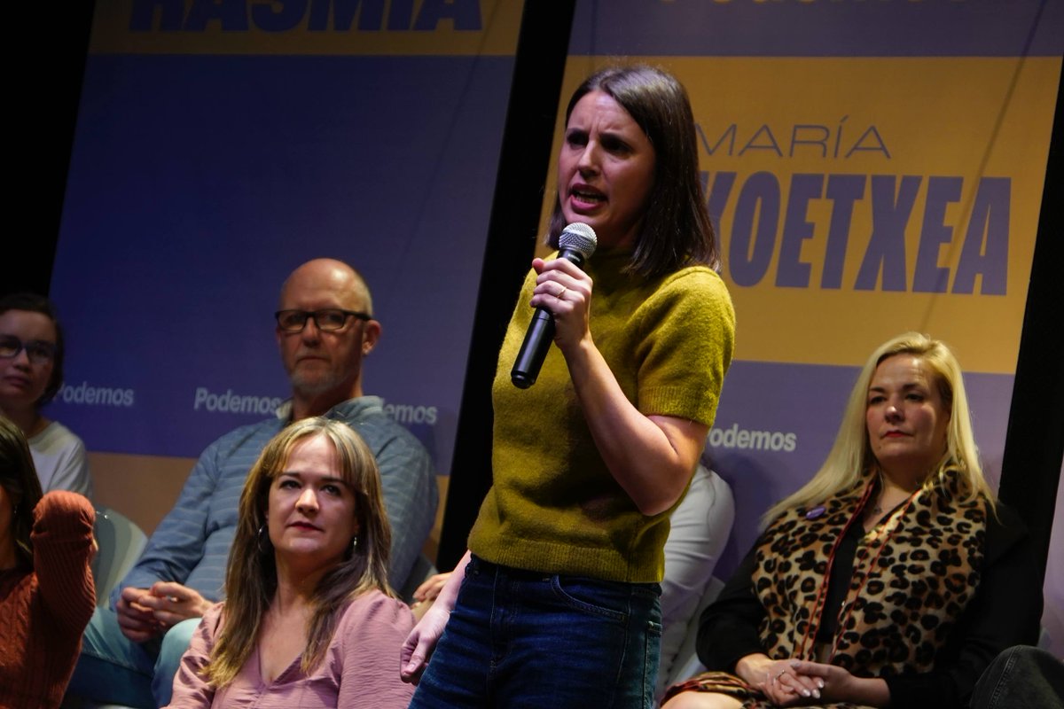 Los fascistas rabian por la regularización porque son unos seƱoritos como Abascal que quieren seguir teniendo como esclavos y esclavas a la gente que cuida, a la gente que recoge la fresa o que construye nuestras casas. š„ Irene Montero
