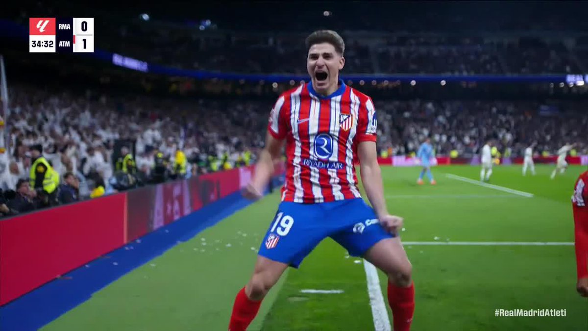 ¡COSA DE CAMPEÓN DEL MUNDO! Julián Álvarez está cumpliendo 26 años y para festejarlo recordamos la vez que le picó un penal a Courtois en el derbi ante Real Madrid en el Santiago Bernabéu.