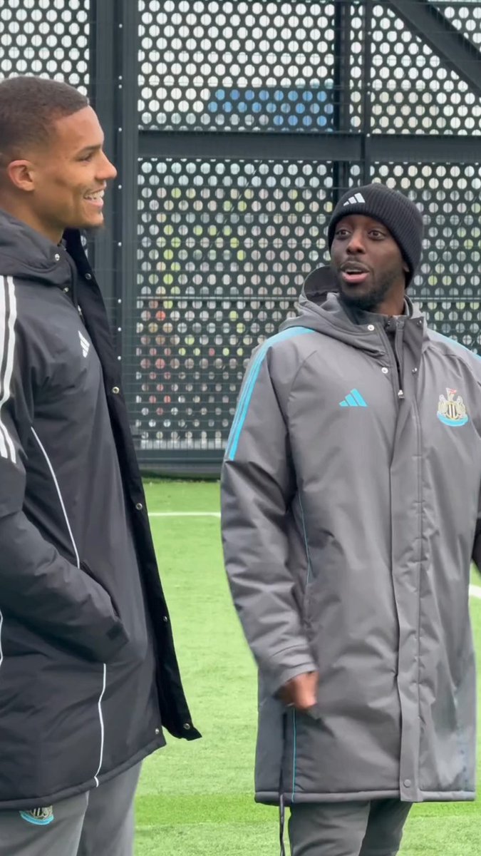 Making a difference 😁 #NUFC's Malick Thiaw and Yoane Wissa taking time out to meet our United for Sanctuary participants at NUCASTLE 🖤🤍