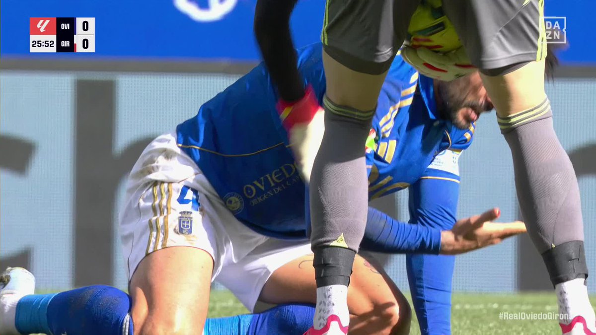 El Real Oviedo pidió roja en la acción de Vanat sobre David Costas 💥 El árbitro saldó la jugada sin amonestación #LALIGAenDAZN ⚽