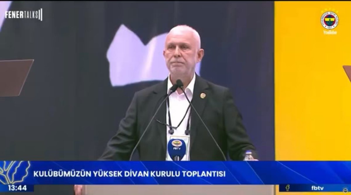 Ahmet Bulut’un konuşmasında Başkan Sadettin Saran’a sitem ettiği bir kısım var; orayı özel olarak yayınlıyorum az önce aynı hususu yazdığım için çemkirenler vardı özellikle dinlesinler. Saran ile görüştüğünü söyleyerek PR yapan Fenerbahçe düşmanı medyacılara prim vermemeli.