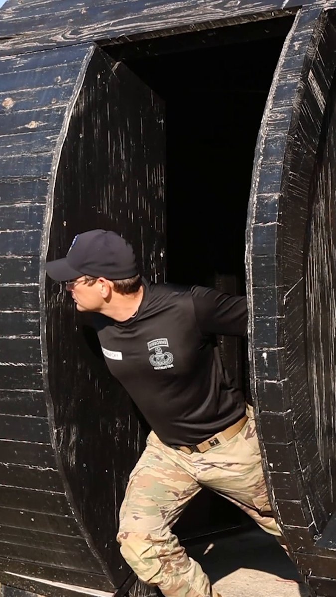 Because "good enough" doesn't work at 1,250 feet. 🪂 The Best Jumpmaster Competition is live at Fort Benning. 🗓 07–10 April 2026. Jump into more info here: 🔗 #InfantryWeek #BJMC2026