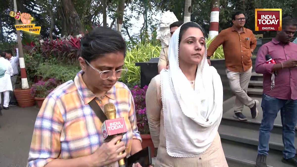Amid criticism that NCP’s Sunetra Ajit Pawar moved too early to stake claim to the Deputy CM post while the state is still mourning, party leaders such as Sana Malik-Shaikh ثنا ملک-شیخ सना मलिक-शेख say this is exactly what the late Ajit Pawar would have wanted—believing in getting down to work immediately. Vidya speaks to Sana Malik after the swearing-in ceremony at Lok Bhavan, Mumbai. #ReporterDiary #Maharashtra #NCP #SunetraPawar