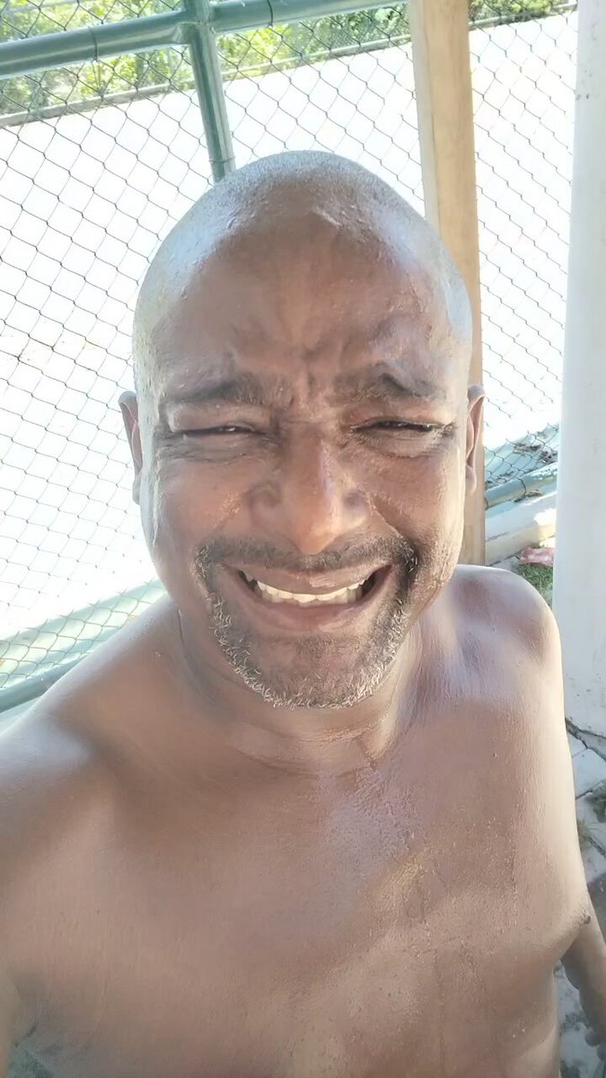 é suor 😓 tropa tomei banho 🛁 não calor.