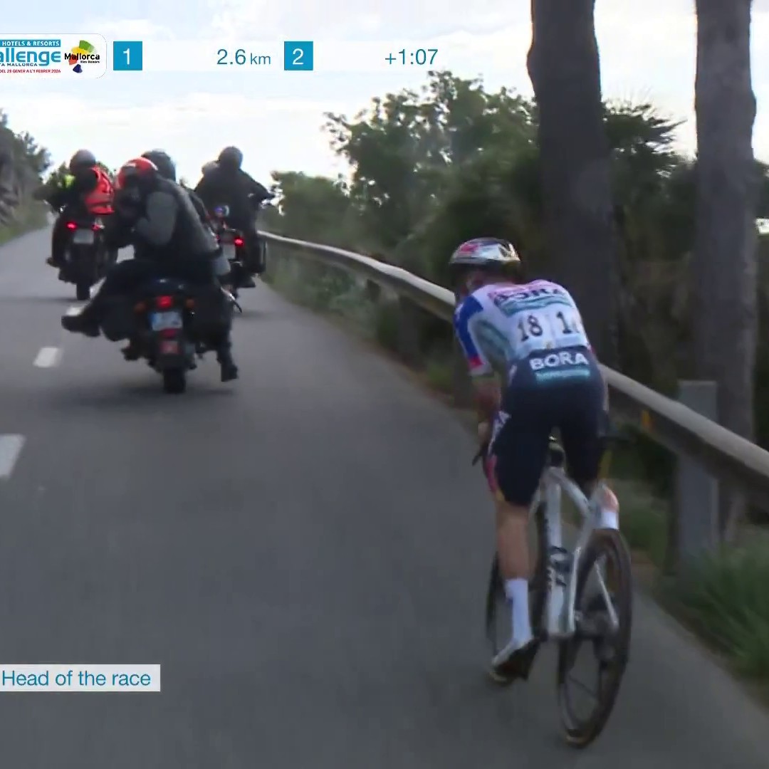 😬 "𝙄𝙡 𝙣'𝙖 𝙥𝙖𝙨 𝙗𝙚𝙨𝙤𝙞𝙣 𝙙𝙚 𝙘̧𝙖 𝙥𝙤𝙪𝙧 𝙜𝙖𝙜𝙣𝙚𝙧 !" Polémique en vue ? Remco Evenepoel s'envole et lâche Mathys Rondel à 2,6 kilomètres de l'arrivée... dans le sillage des motos #LesRP #ChallengeMallorca